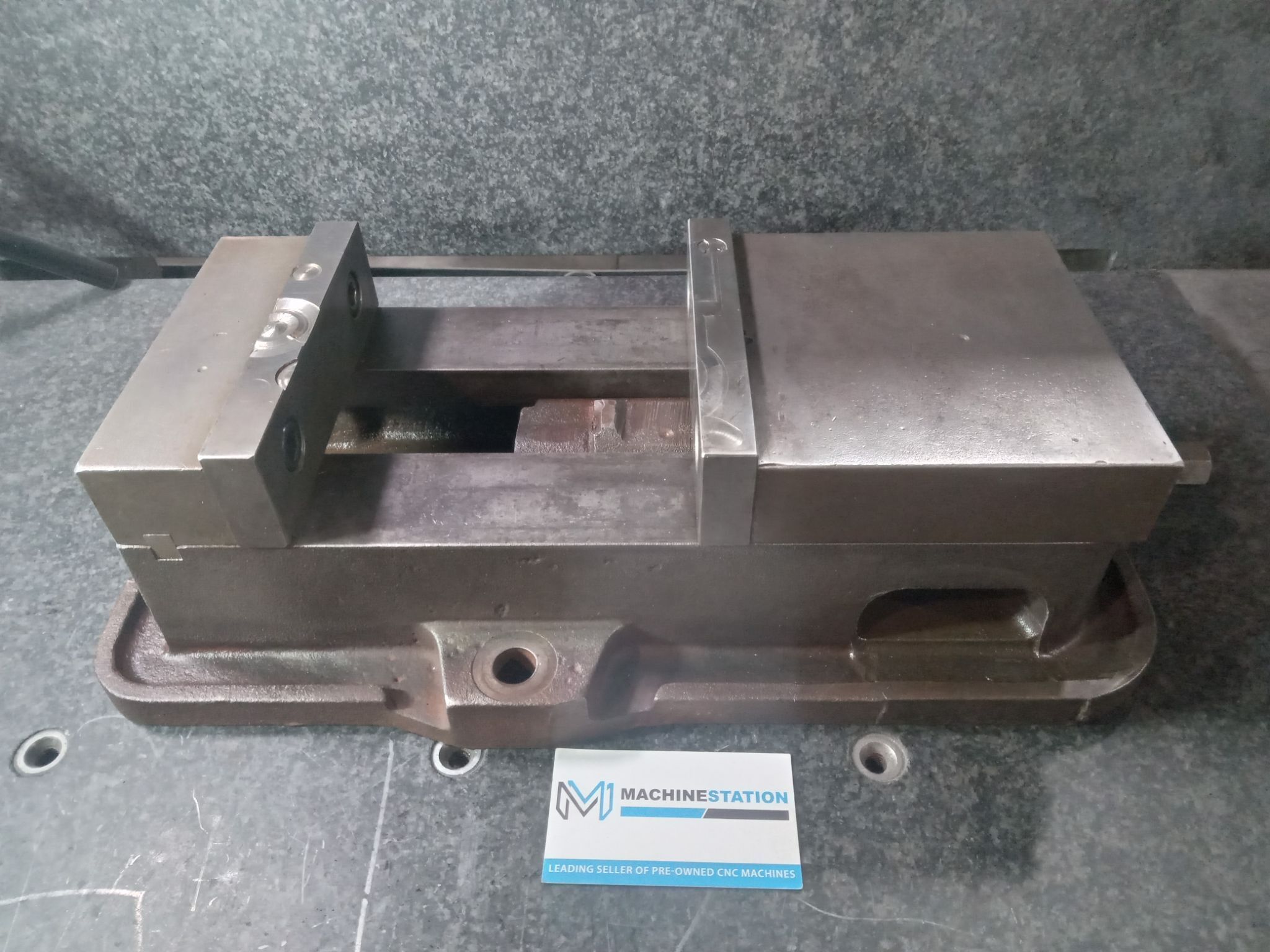 Kurt D60 Vise with Vise Handle 6" Milling Vise 1