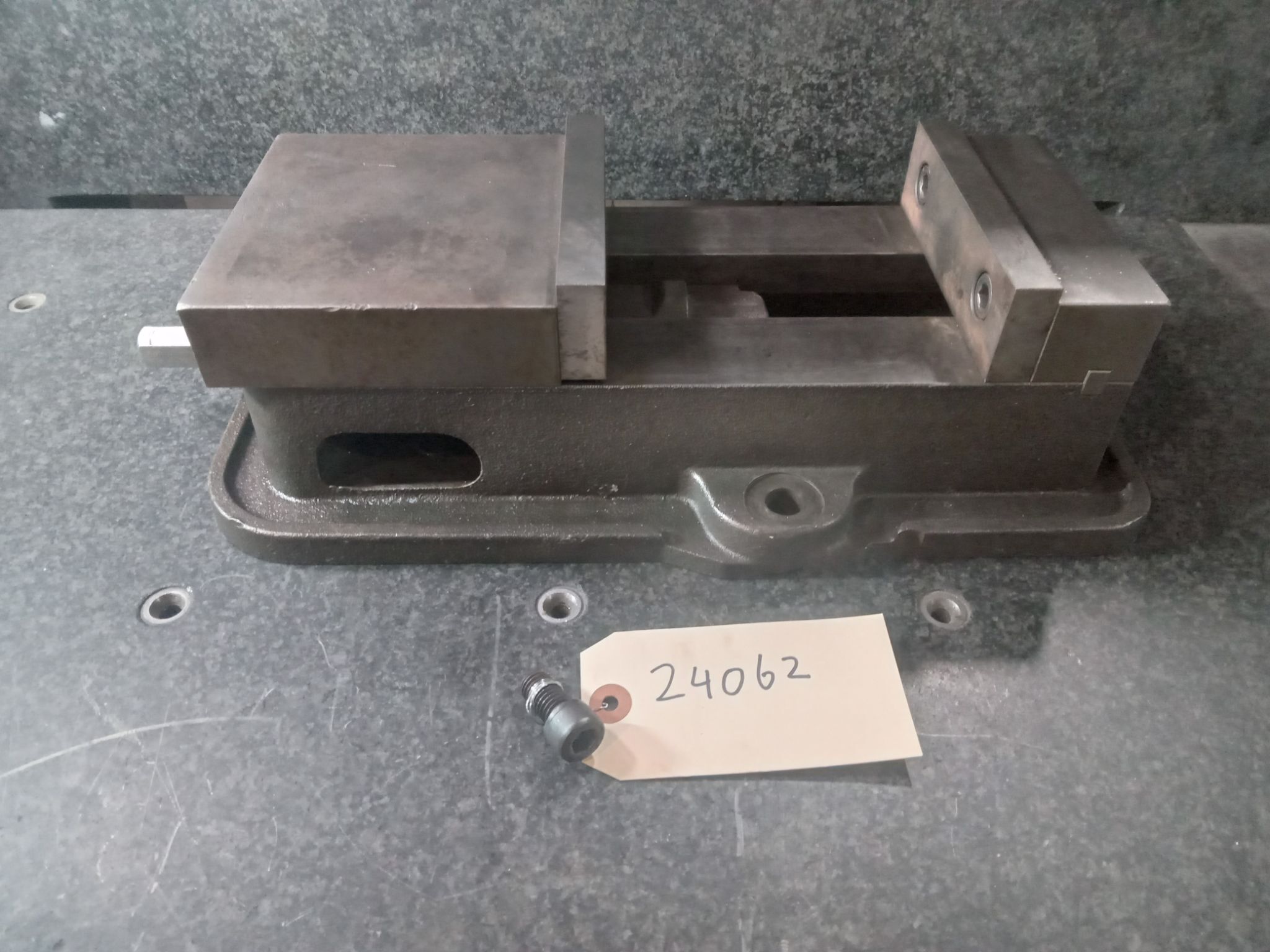 Kurt D60 Milling Vise 6" NO HANDLE 1