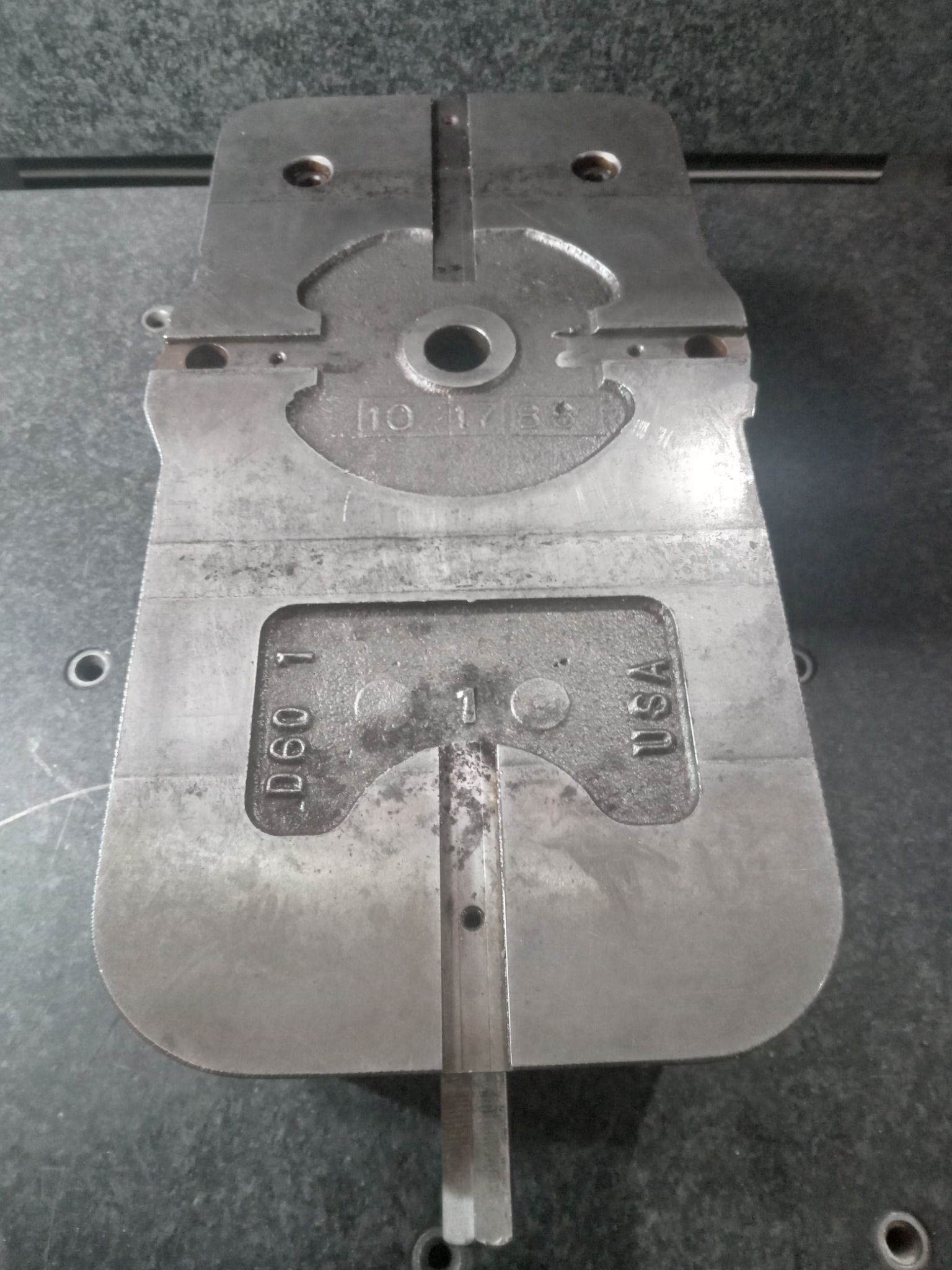 Kurt D60 Milling Vise 6" NO HANDLE 6