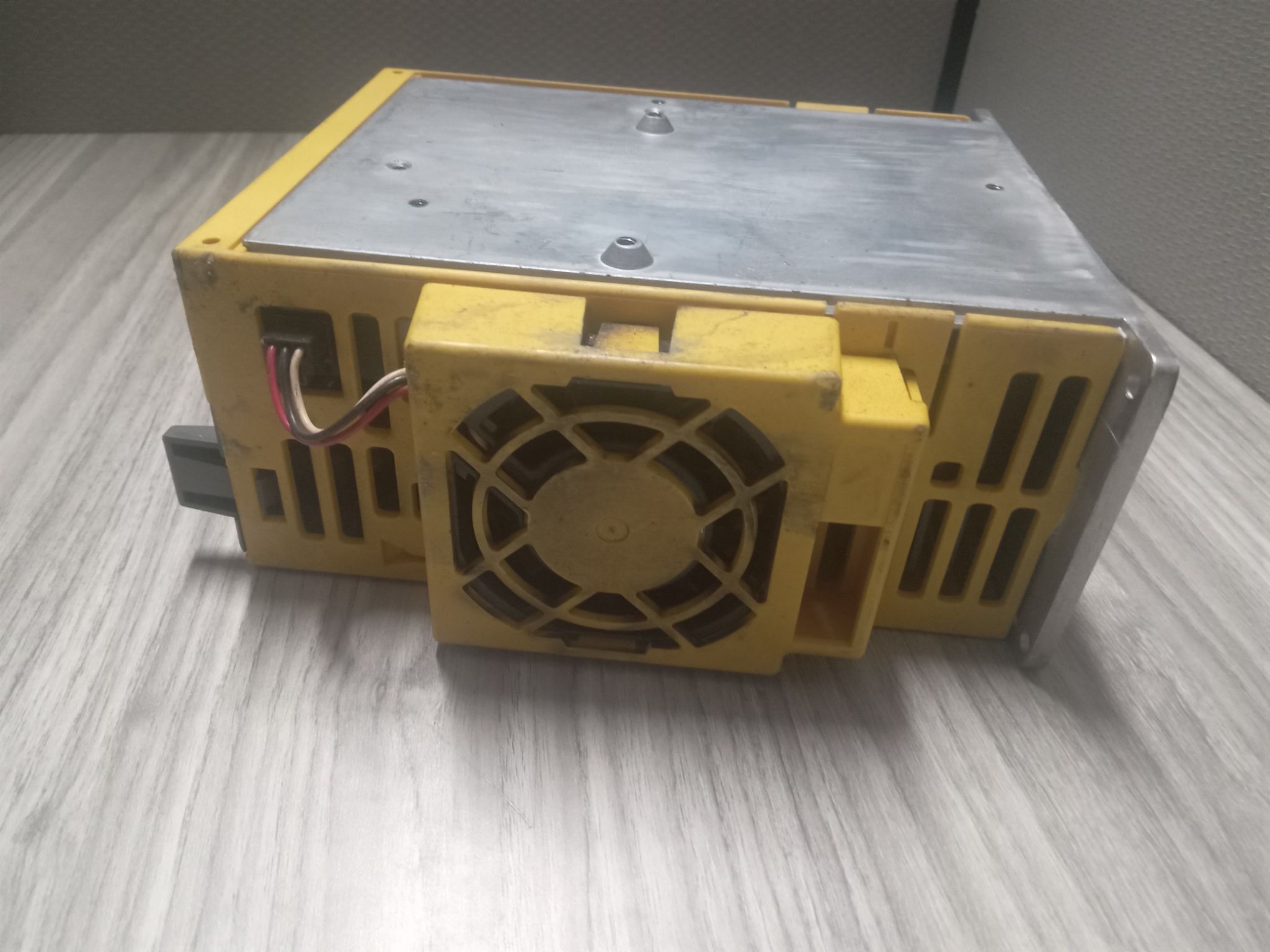 FANUC A06b-6160-H002 BETA SERVO DRIVE MDL B-iSV20-B Amp Amplifier 3