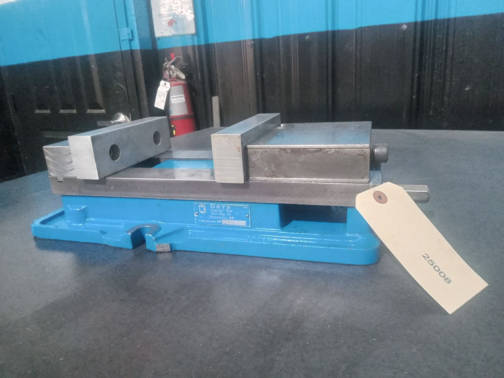 KURT VISE D675 ANGLOCK Milling Vise With Aluminum Soft Jaws 0