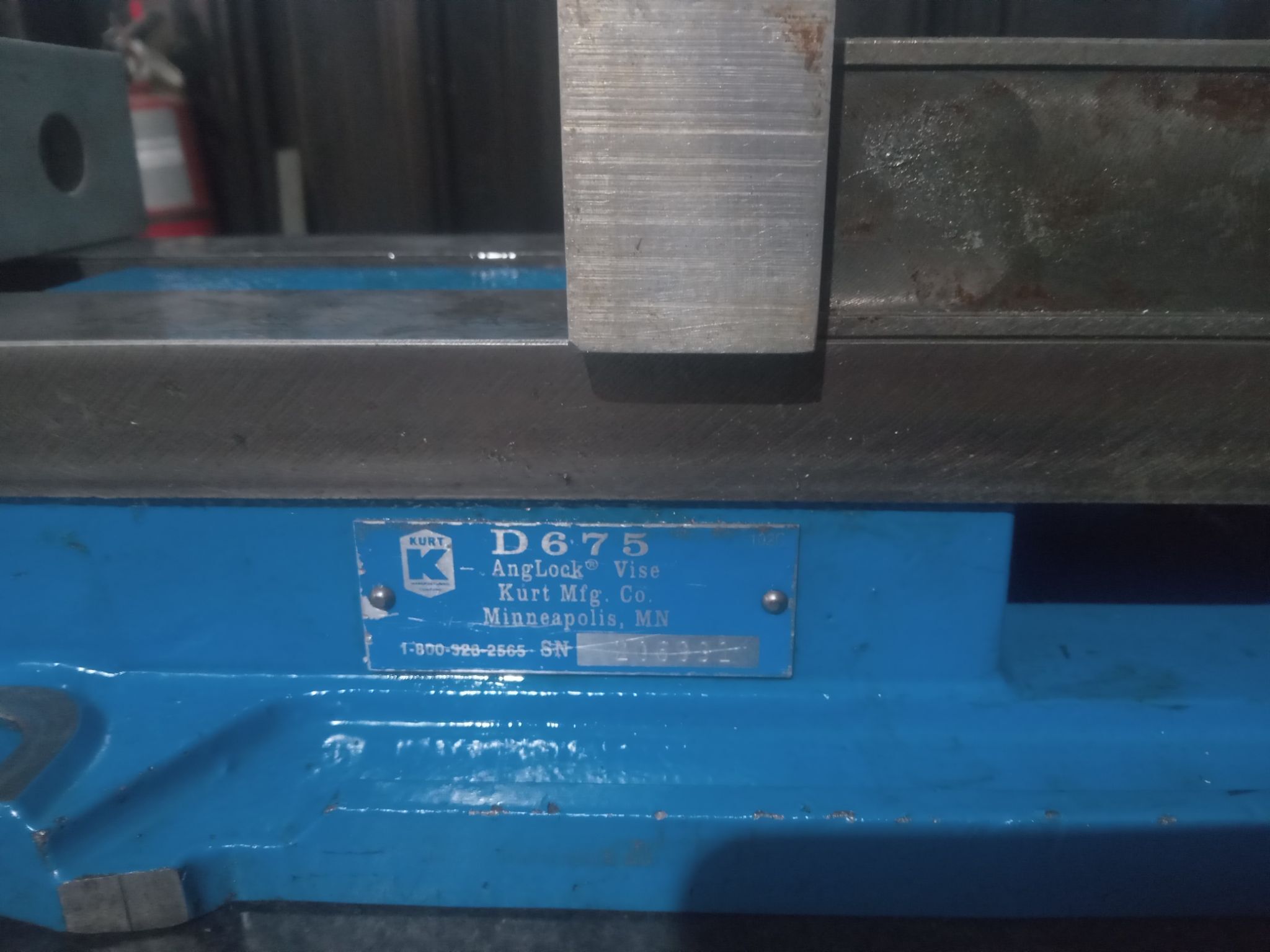 KURT VISE D675 ANGLOCK Milling Vise With Aluminum Soft Jaws 1