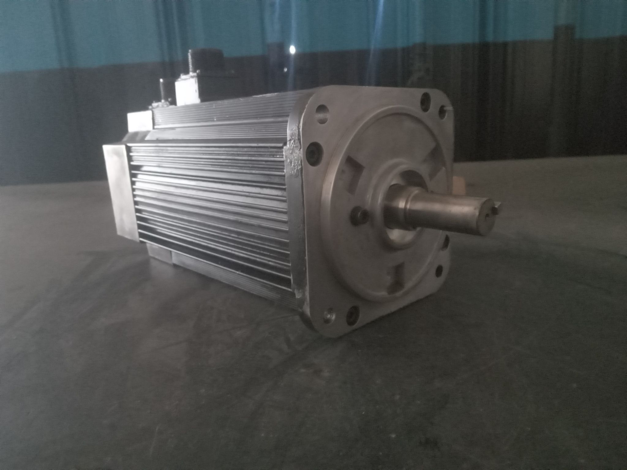 YASKAWA USAGED-09A22K AC SERVO MOTOR INCLUDING ENCODER UTOPH-B1AWF 0