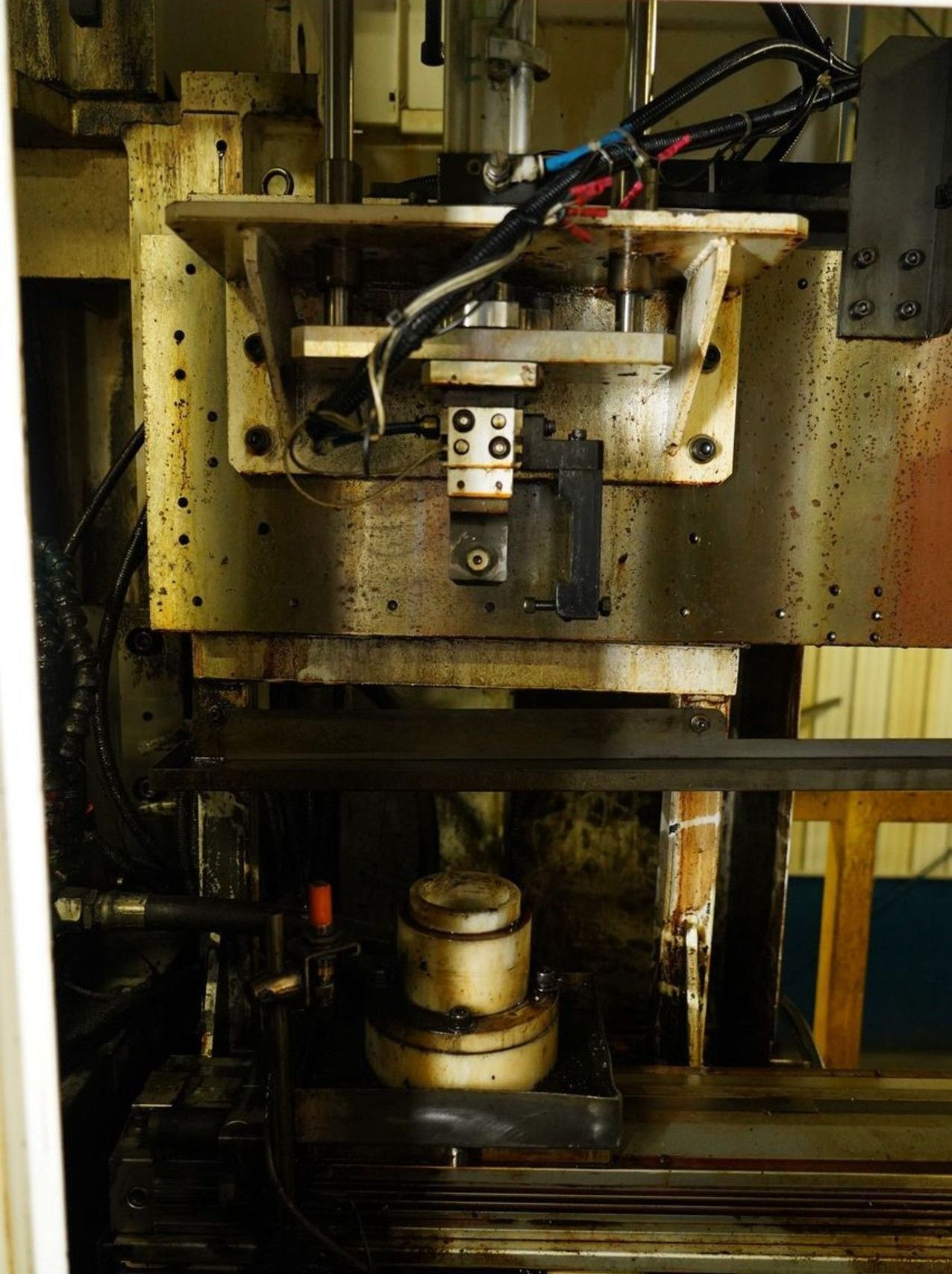 Axisco CHI-1518 CNC Vertical Broaching Machine - 2019 8