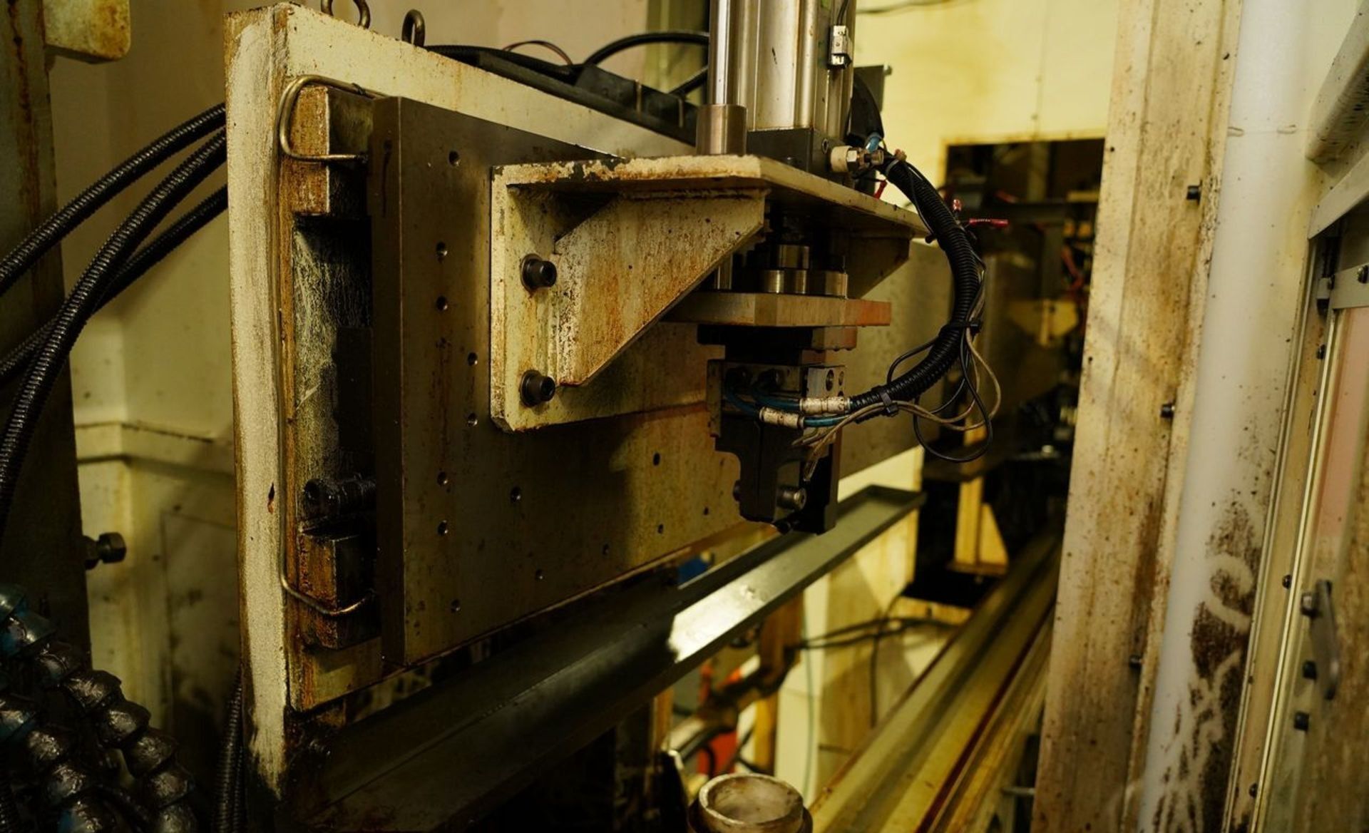 Axisco CHI-1518 CNC Vertical Broaching Machine - 2019 10