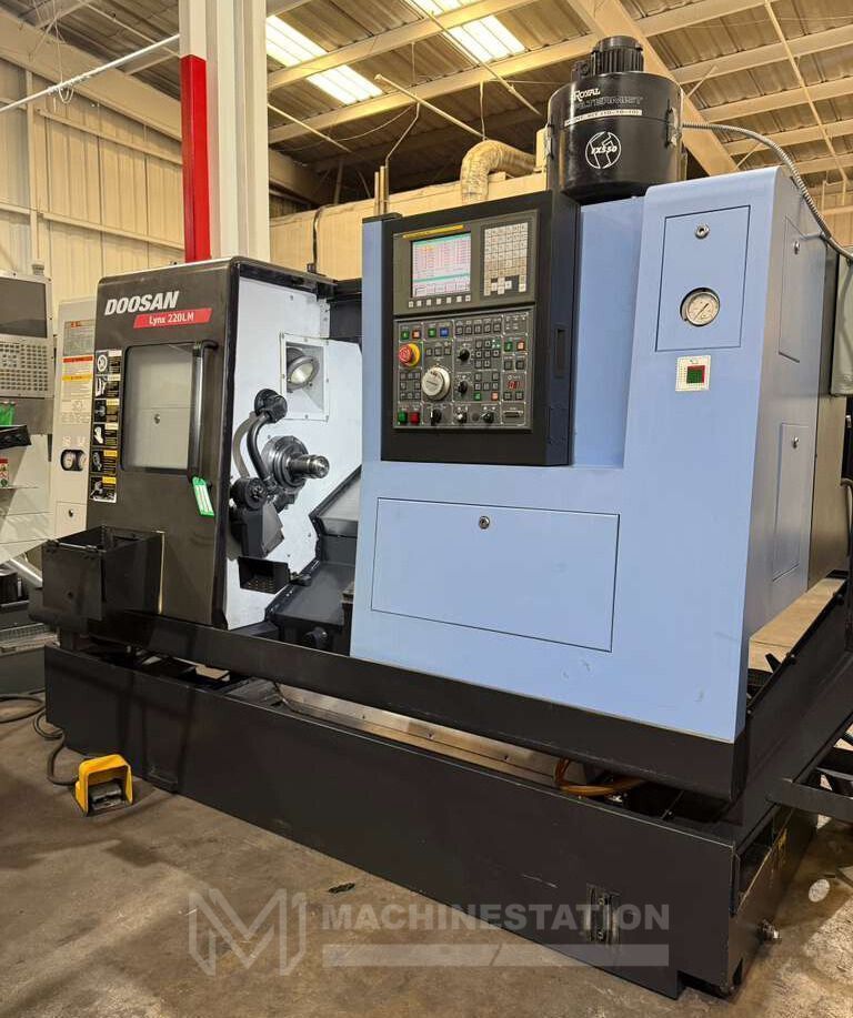 Doosan Lynx 220LMA CNC Turning Center - C Axis Live Tool Bar Feeder Lathe 3