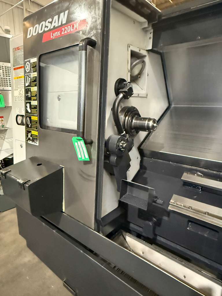 Doosan Lynx 220LMA CNC Turning Center - C Axis Live Tool Bar Feeder Lathe 6