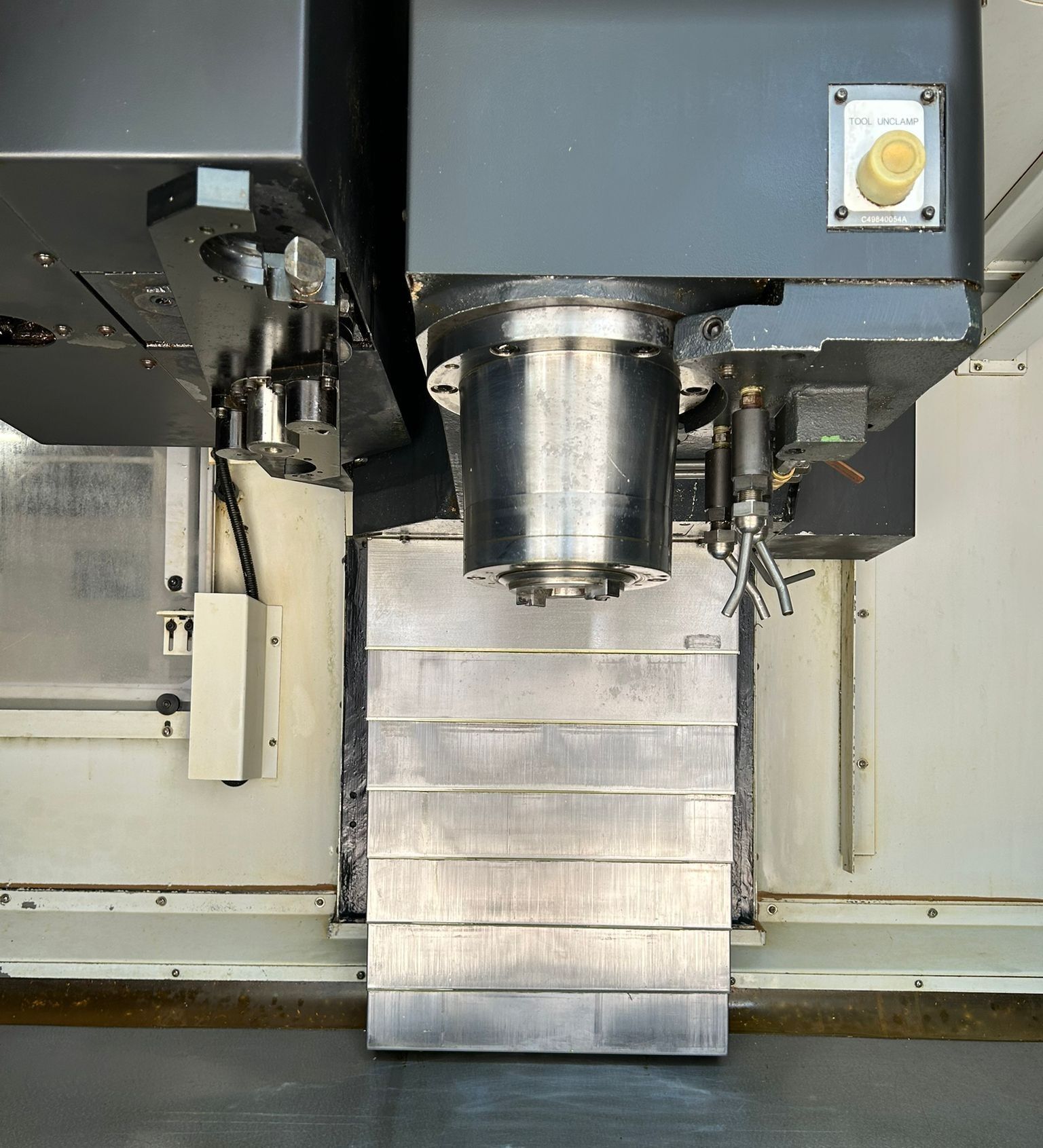 Doosan MV-4020 CNC Vertical Machining Center - Mill 4