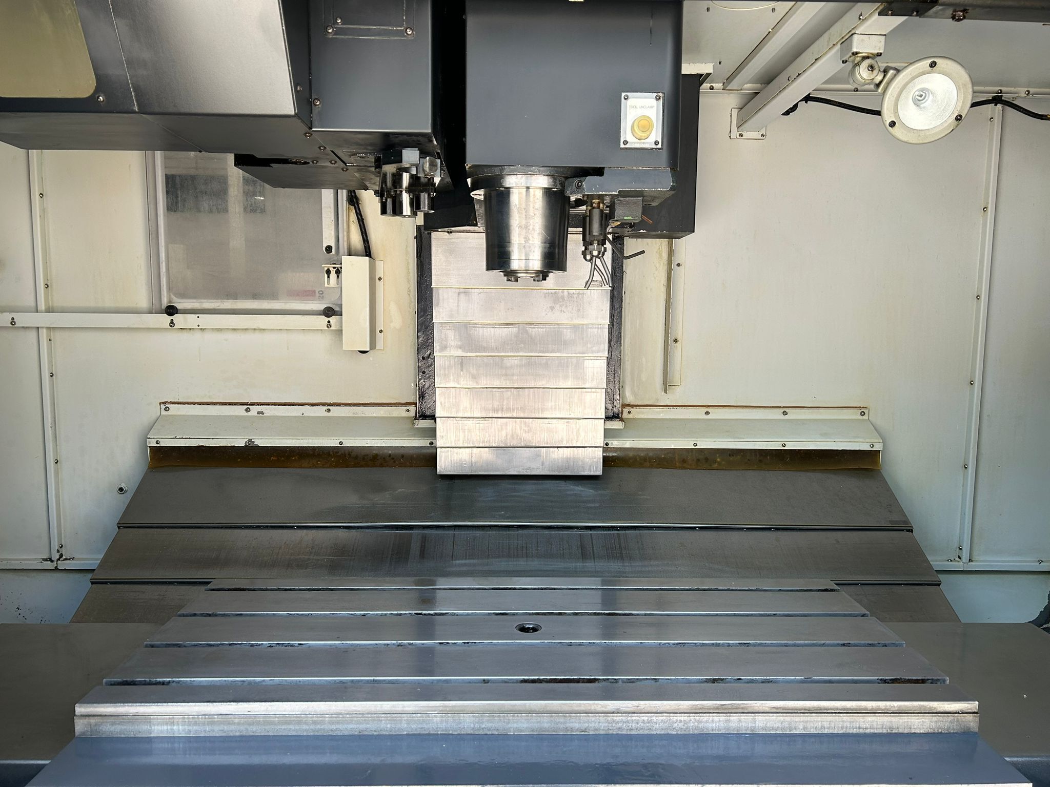 Doosan MV-4020 CNC Vertical Machining Center - Mill 3