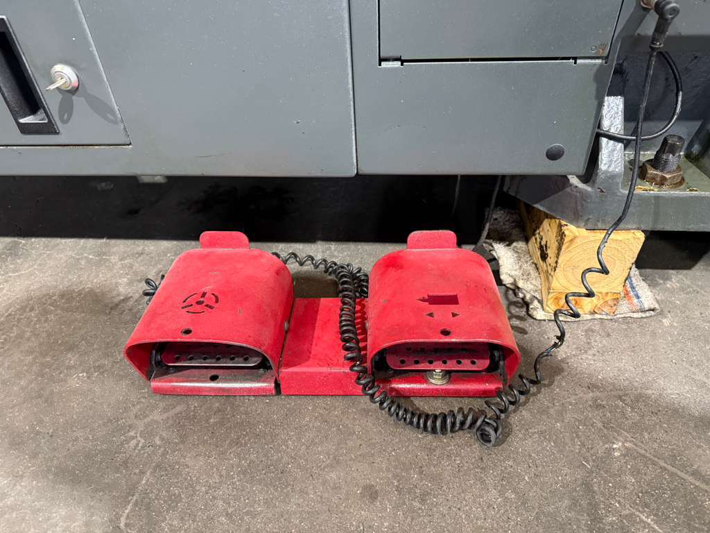 Haas ST-40 CNC Turning Center -18.5" Chuck, 7.5" Big Bore Lathe 16