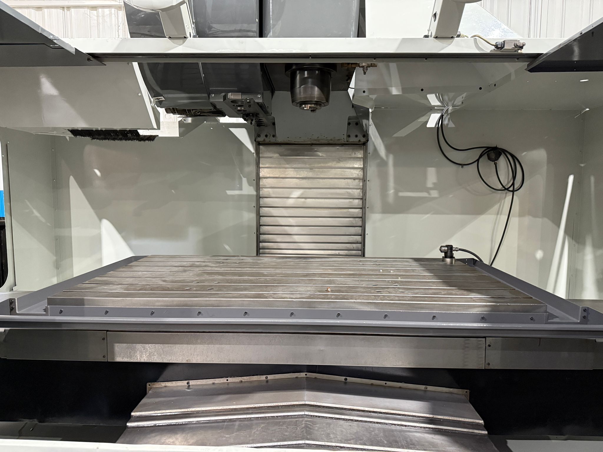 Haas VF-8/50 CNC Vertical Machining Center - 50 Taper Mill 5