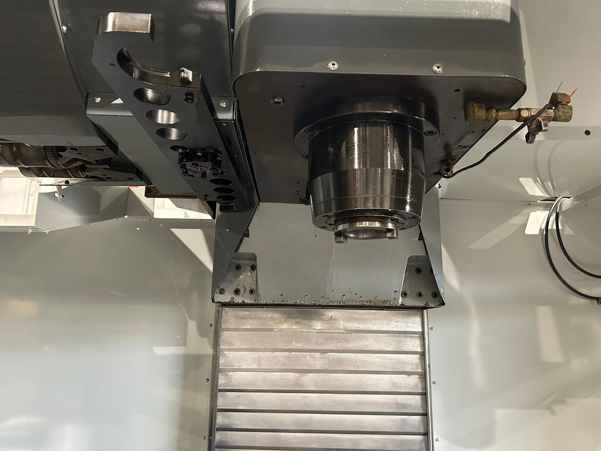 Haas VF-8/50 CNC Vertical Machining Center - 50 Taper Mill 10