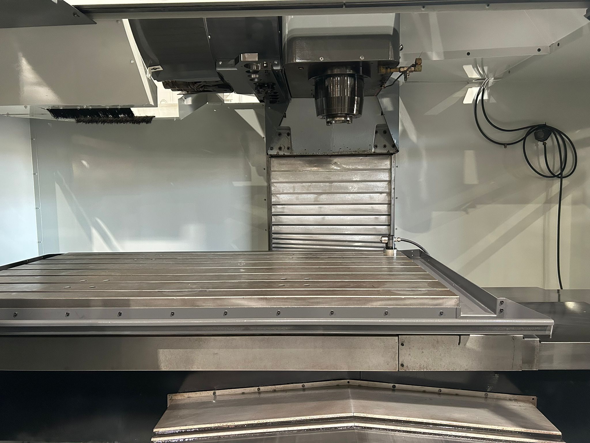 Haas VF-8/50 CNC Vertical Machining Center - 50 Taper Mill 6