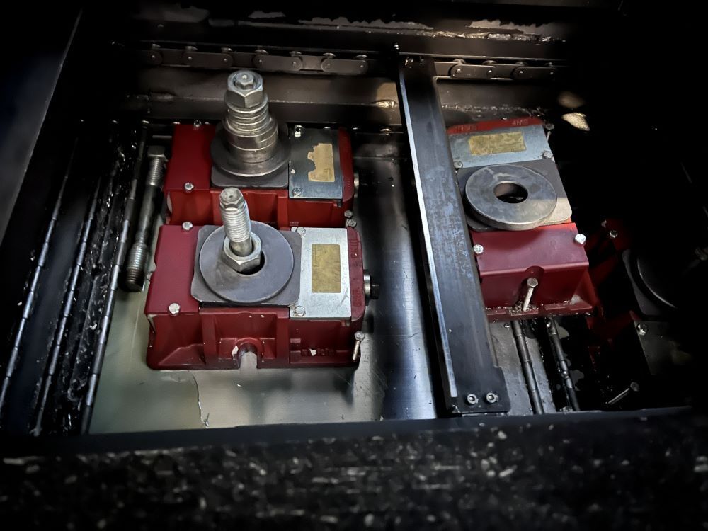 Hyundai Wia XF6300 5 Axis CNC Vertical Machining Center