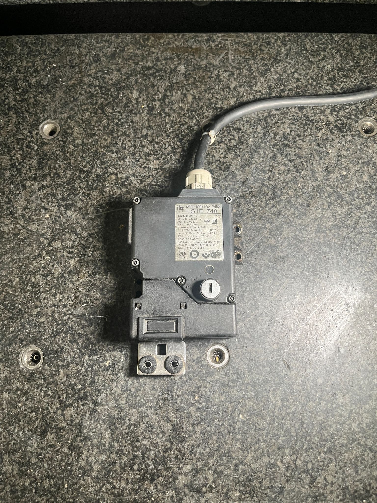IDEC HS1E-740 0