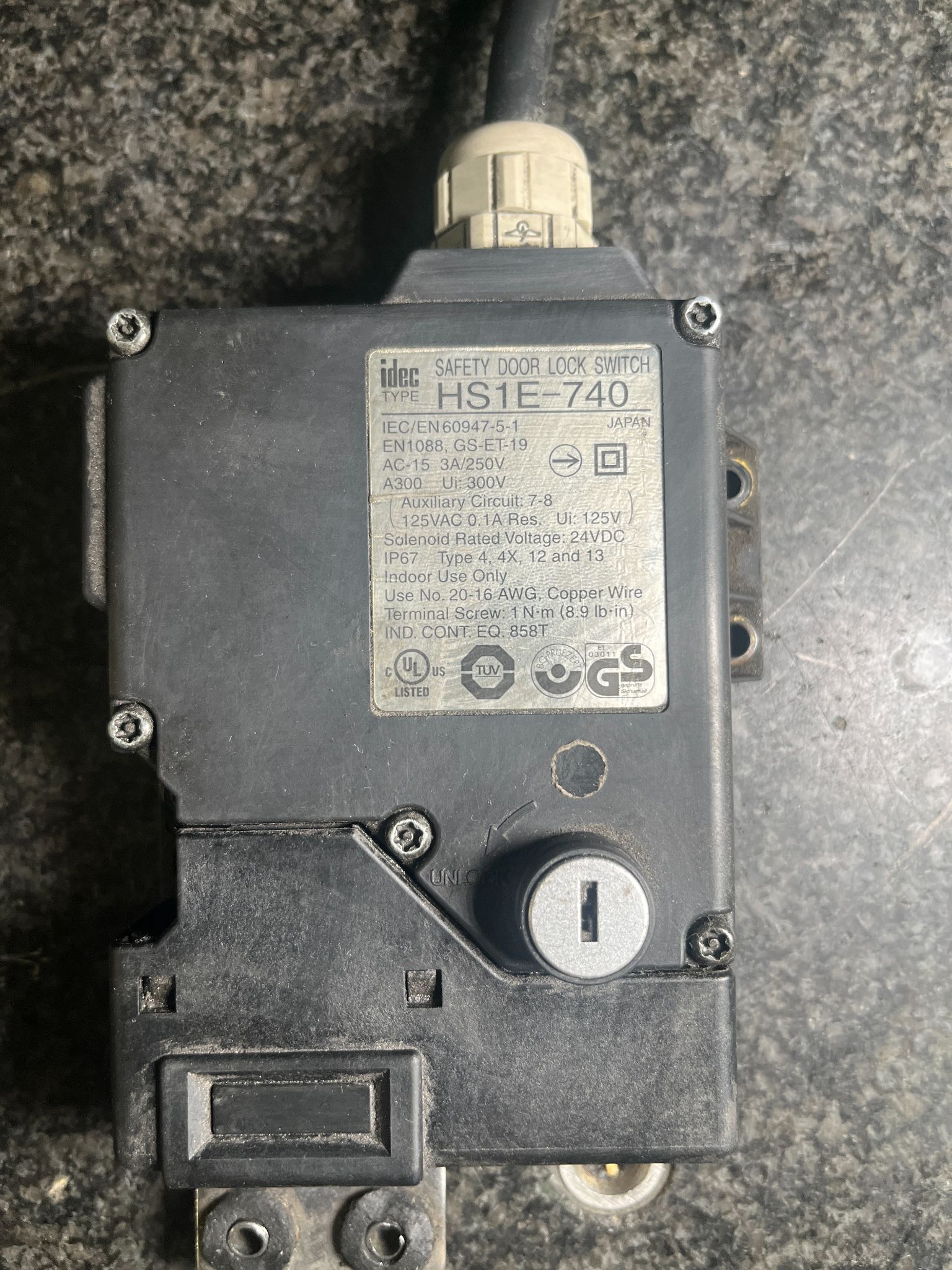 IDEC HS1E-740 1