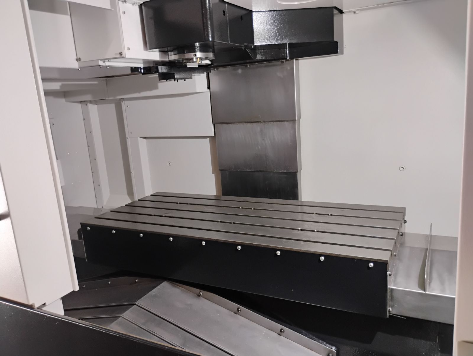 Mazak VCN 510C-II CNC Vertical Machining Center - Mill 4
