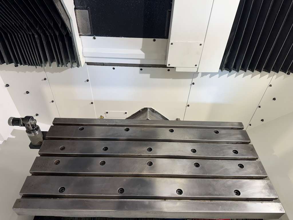 Mazak VCU 500C 3X CNC Vertical Machining Center - Mill 9