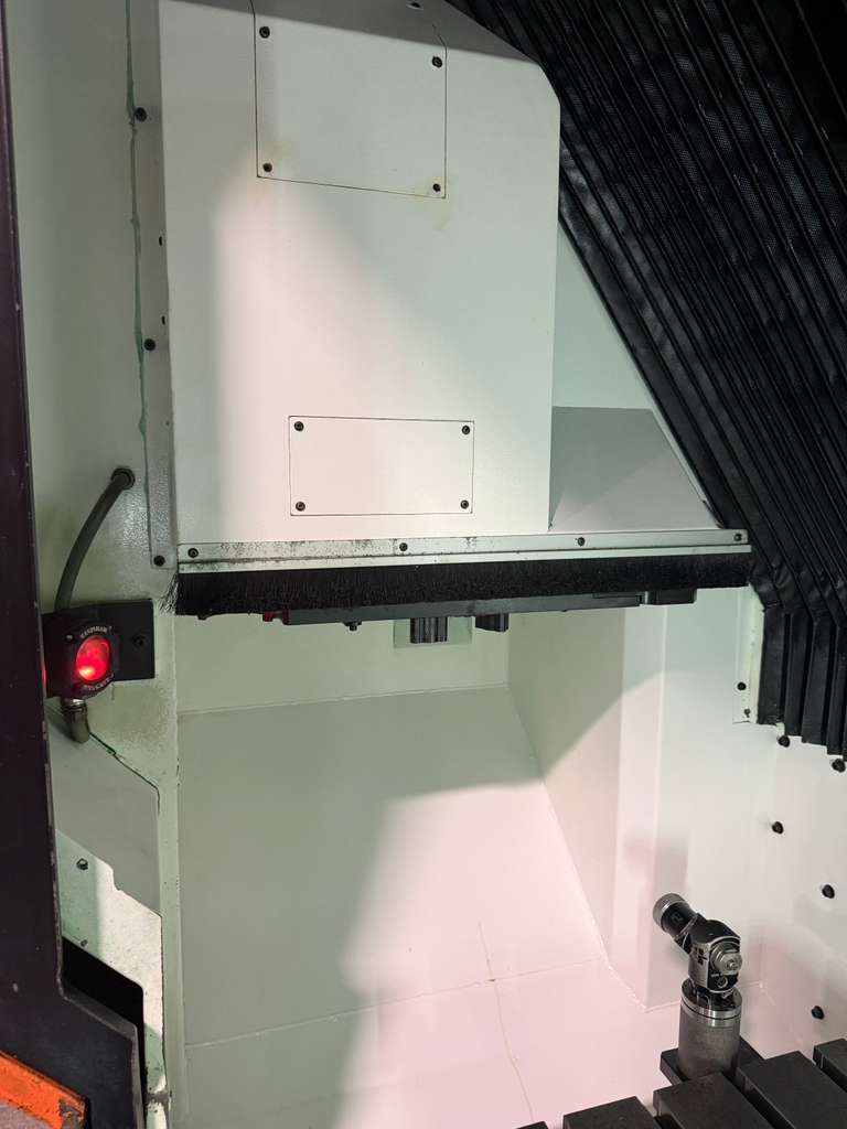Mazak VCU 500C 3X CNC Vertical Machining Center - Mill 13