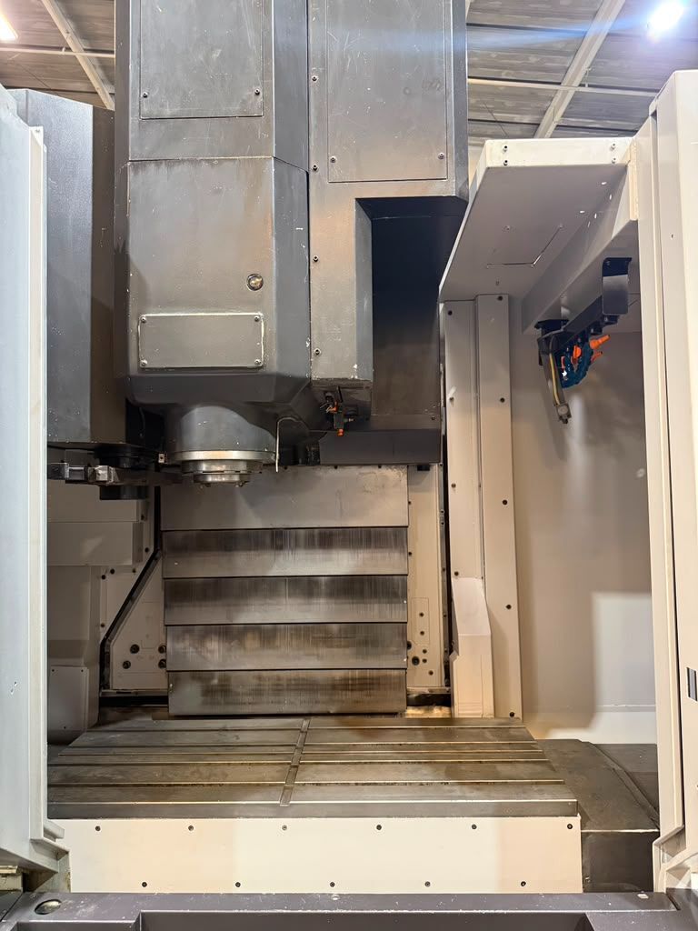 Okuma MA-550VB CNC Vertical Machining Center - 50 Taper Mill 8