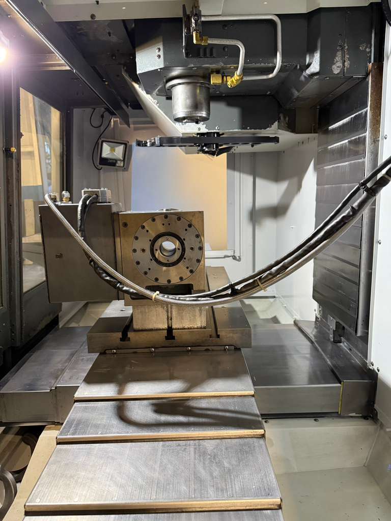 Used Haas VF-2SSYT CNC CNC Vertical Machining Center