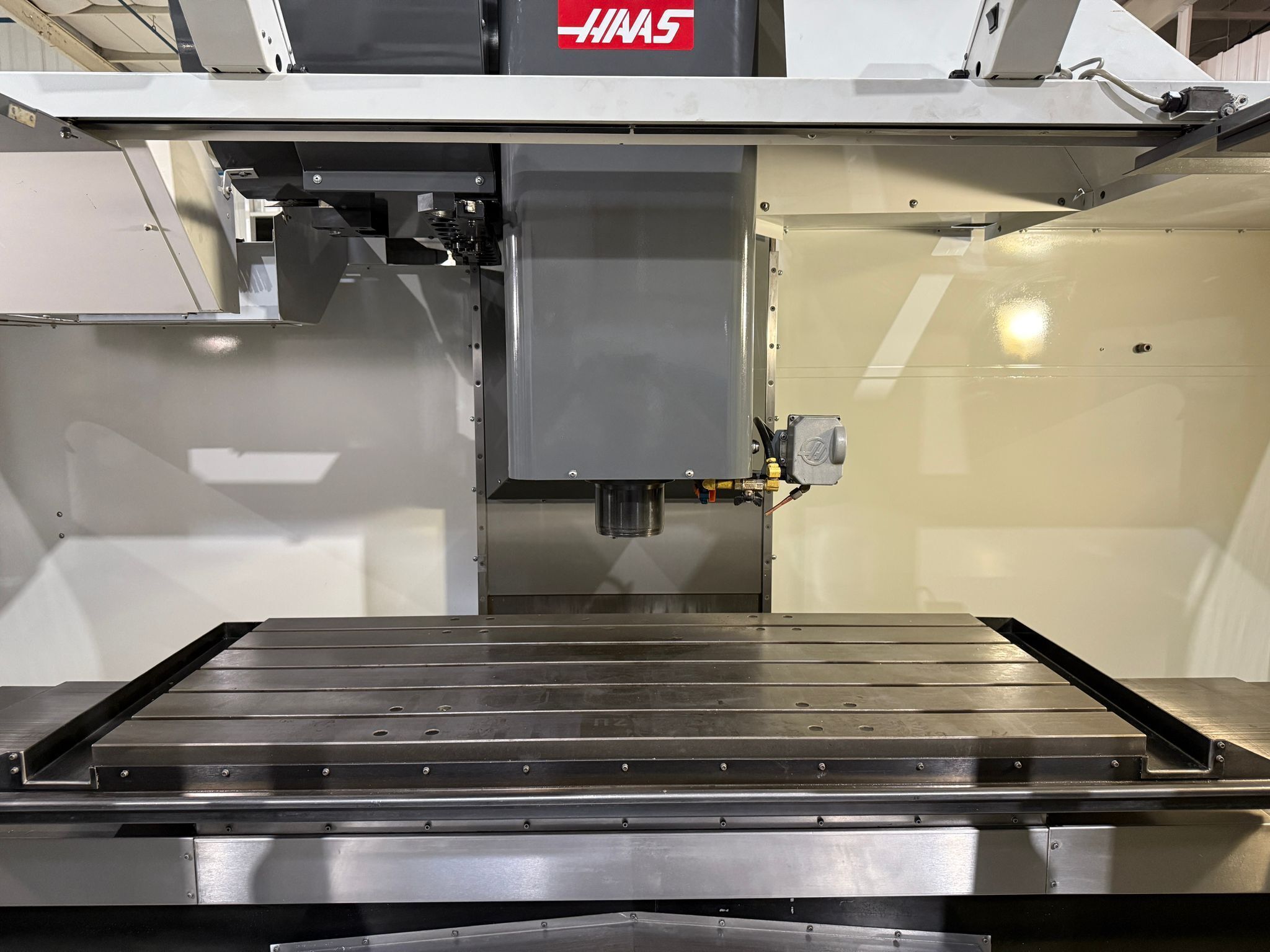 Haas VF-6/40 CNC Vertical Machining Center - 4th Axis Ready Mill 9