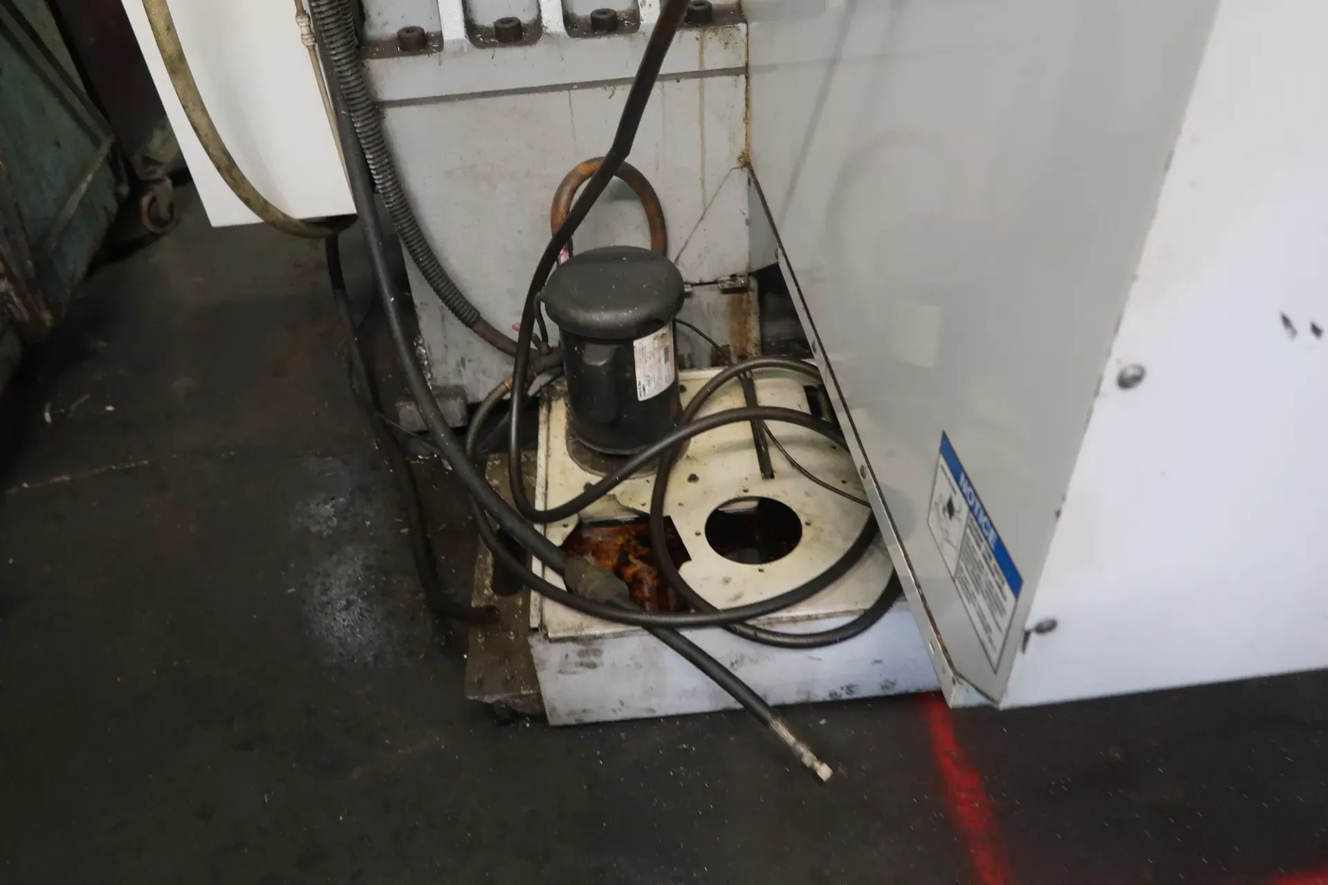 HAAS VM-3 CNC Vertical Machining Centers 2