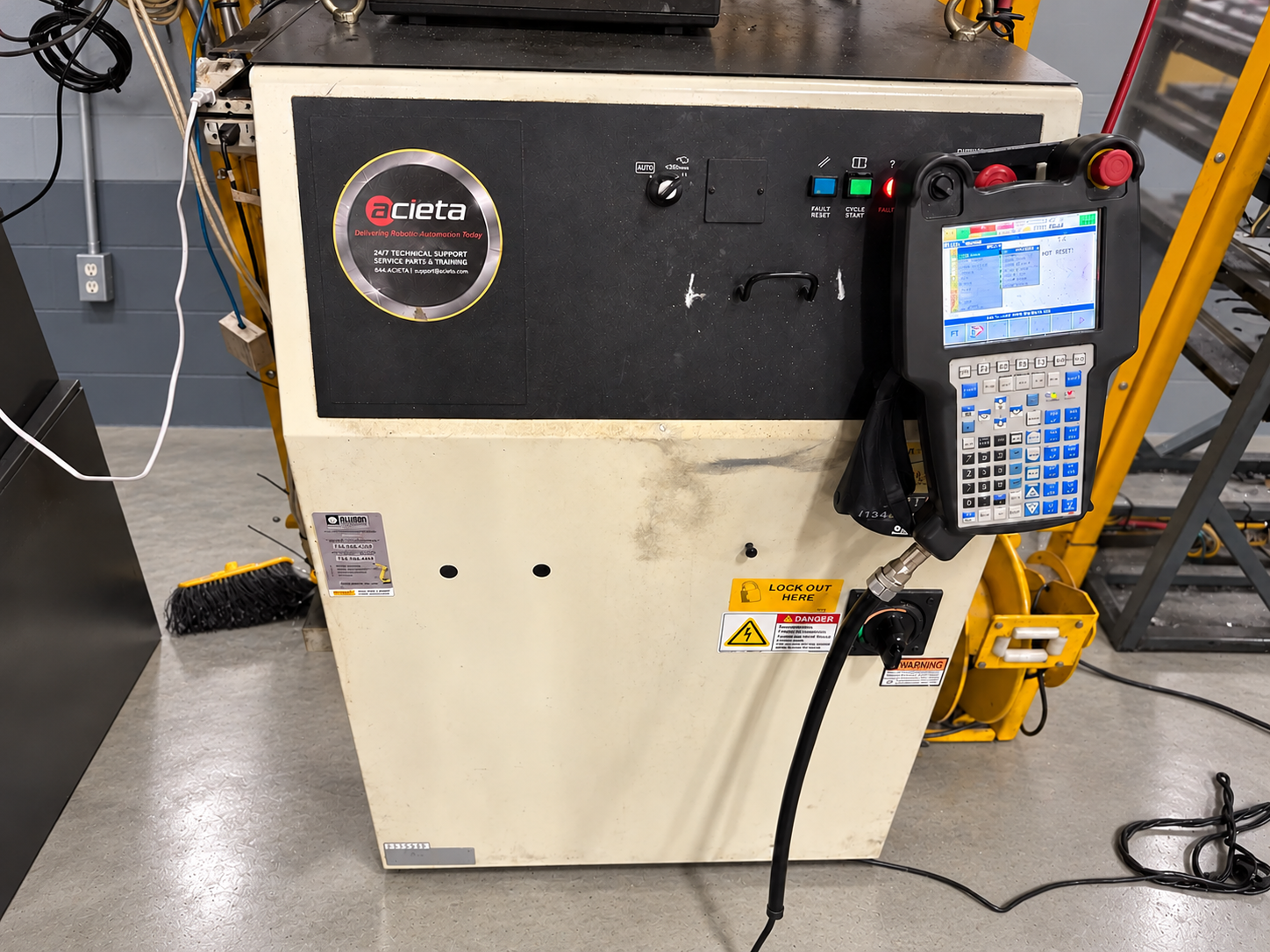 Fanuc M-20iA/20L 6-Axis Industrial Robot 3