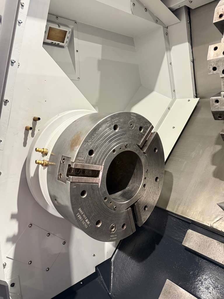 Doosan Puma 400C CNC Turning Center - 7.5" Big Bore 18.5″ Chuck Lathe 3