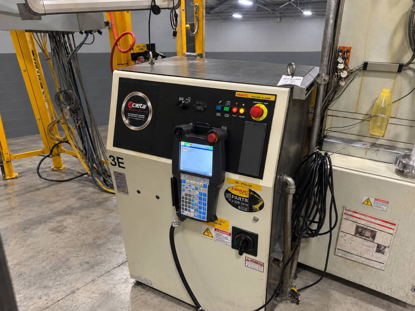 Fanuc M-70iC/20L 6-Axis Industrial Robot 3