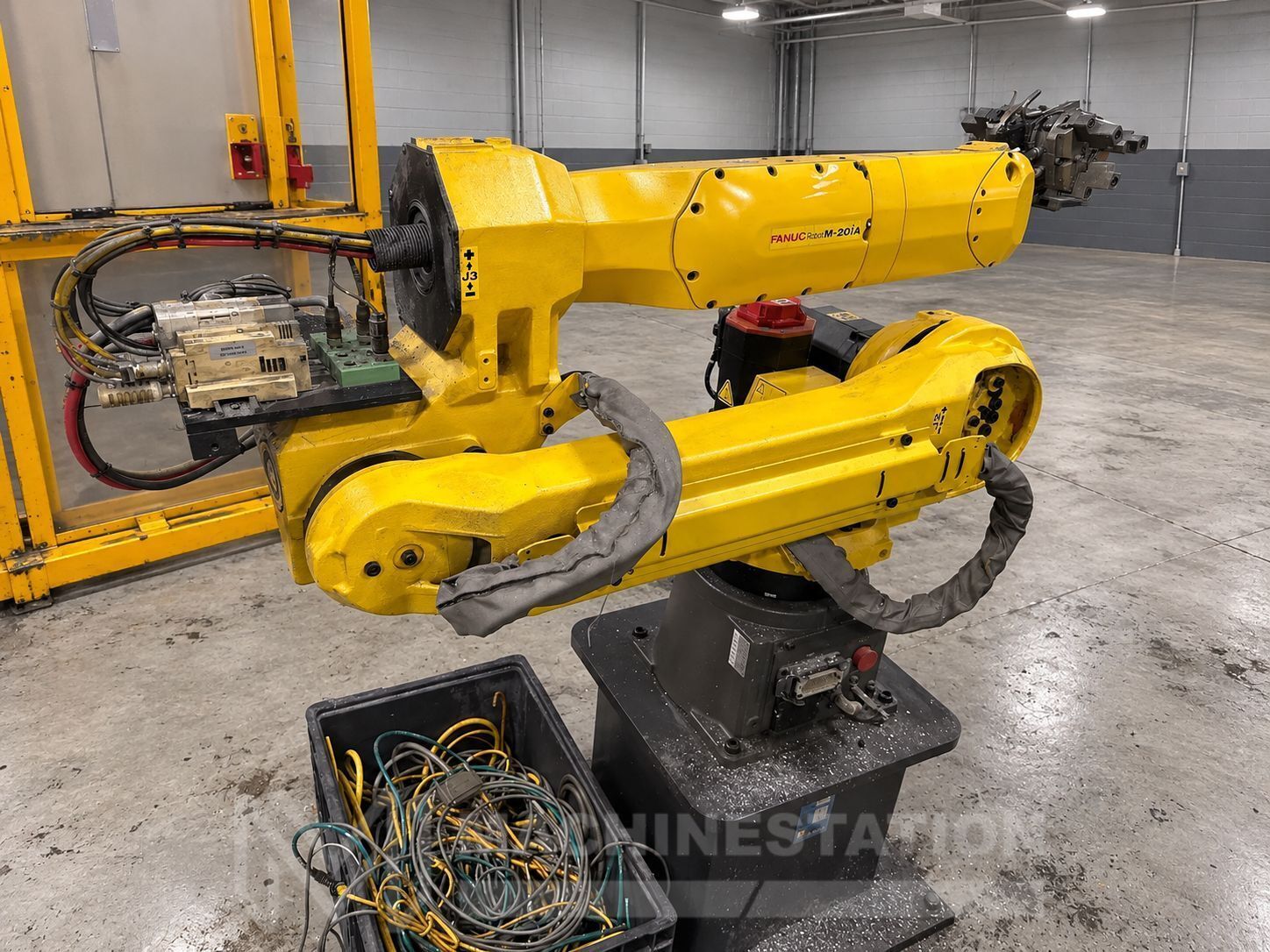 Fanuc M-20iA/20L 6-Axis Industrial Robot 1