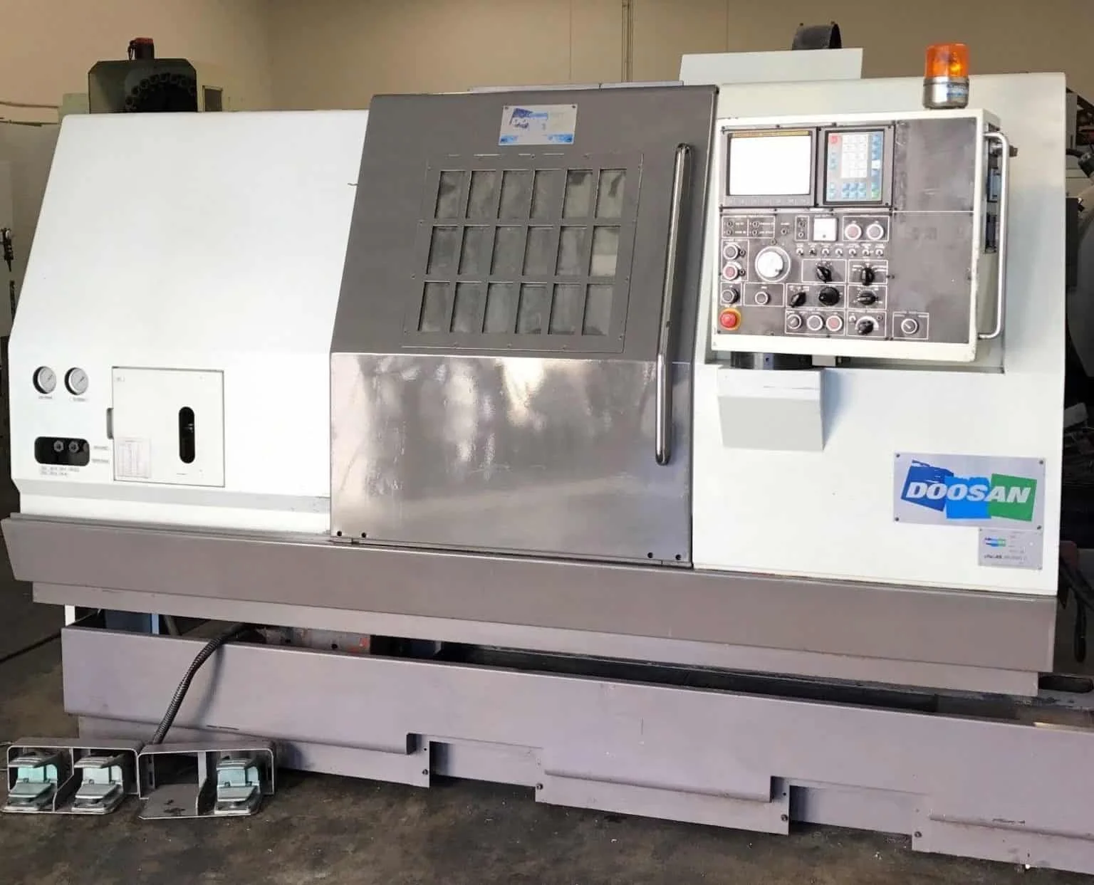 Doosan-DooTurn-4-CNC-Turning-Center-Main.jpg